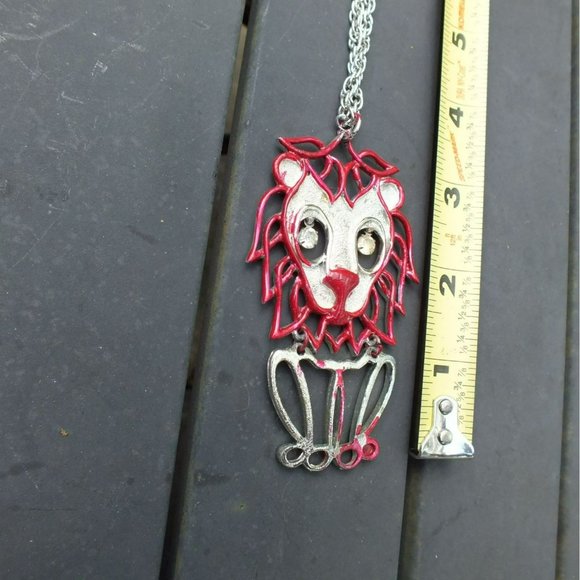 Large White Face Lion Necklace, Red and Silver Colors on Large Alloy Chain - Picture 7 of 8